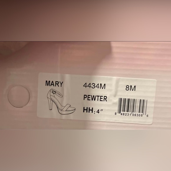 I’m selling my prom shoes - Picture 3 of 3